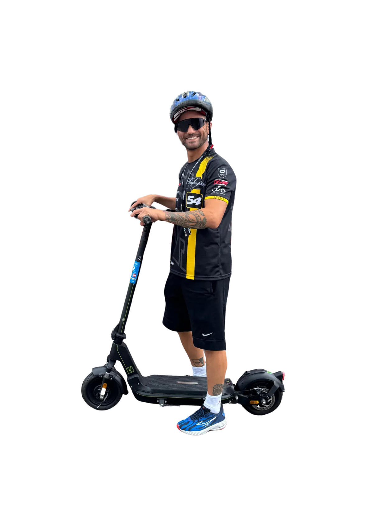Mattia Pasini con la maglia numero 54 su un monopattino oZ-o D